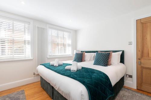 Charming Two Bedroom Apartment in Fairview - image 2