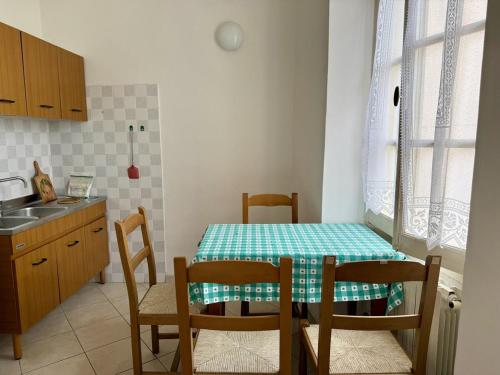 ห้องครัว, A Beautiful Typical Flat - CasadeRina - by Host4U in ปอร์โต เมาริซิโอ