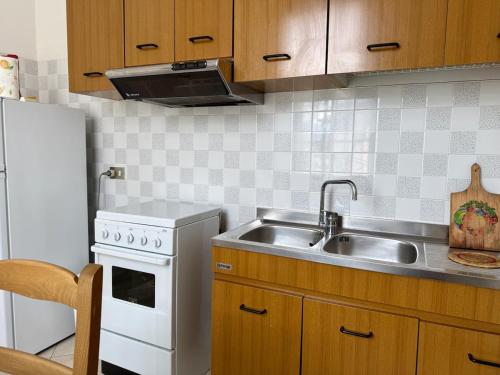 ห้องครัว, A Beautiful Typical Flat - CasadeRina - by Host4U in ปอร์โต เมาริซิโอ