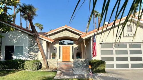 Palm Breezes in Rancho da Miragem (CA)