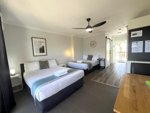 Broadwater Keys Holiday Apartments in Labrador