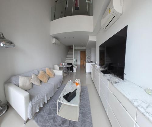City View Luxury Condo, AirportMRT link 50 meters, Bangkok