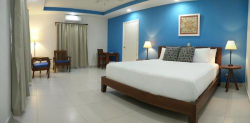 Deluxe King Room room in El Mirador Suites