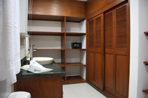 Deluxe Queen Room with Two Queen Beds image 3