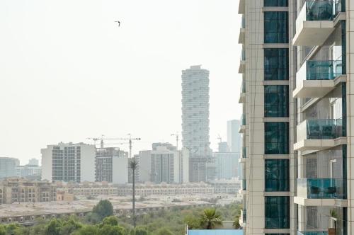 Stylish 1BR Retreat Huge Balcony, Dubai (foto 9)
