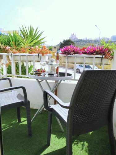 close to beaches, Luxe fully equipped, Cosy comfort Sunlit balconies 1