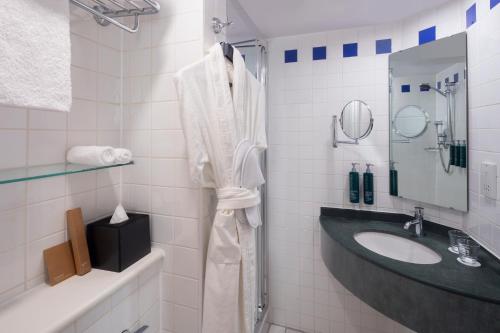 Hilton Garden Inn Bristol City Centre - image 22