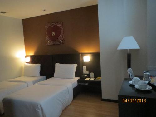 Guestroom, Tat Place Hotel in Kuala Belait
