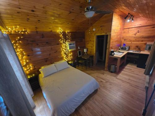 Canal Cabin #4 in ووترلو