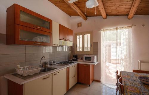 Konyha, Beautiful Home In Marzamemi in San Lorenzo