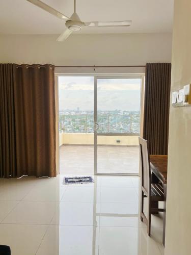 SKYLINE SUITE Penthouse at The Highness Rajagiriya - image 13