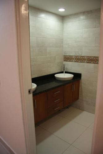 Queen Room image 4