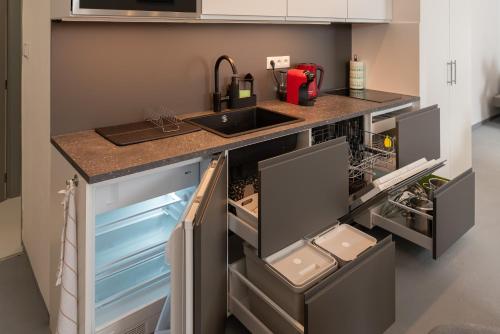 Spacious family apartment for up to 6 people with a private entrance, Praha (fotografie 10)