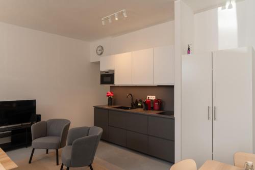 Spacious family apartment for up to 6 people with a private entrance, Praha (fotografie 9)