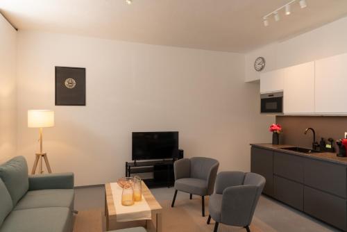 Spacious family apartment for up to 6 people with a private entrance, Praha (fotografie 11)