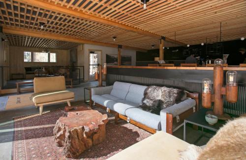 大廳, The Coachman Hotel in 南太浩湖(CA)