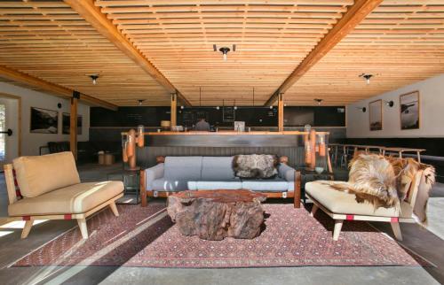 73874748 The Coachman Hotel