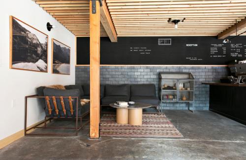 大廳, The Coachman Hotel in 南太浩湖(CA)