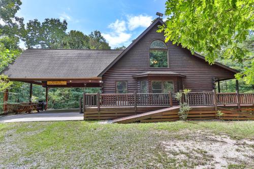 DANCING BEARS CABIN - Secluded 3-Bedroom, 3.5-Bath Luxury Cabin with Hot Tub, Mineral Bluff
