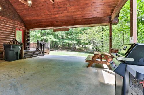 DANCING BEARS CABIN - Secluded 3-Bedroom, 3.5-Bath Luxury Cabin with Hot Tub, Mineral Bluff (Foto 3)