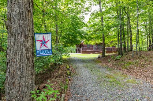 DANCING BEARS CABIN - Secluded 3-Bedroom, 3.5-Bath Luxury Cabin with Hot Tub, Mineral Bluff (Foto 8)