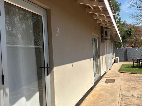 Exterior view, Dessert Rose Guesthouse in Jwaneng