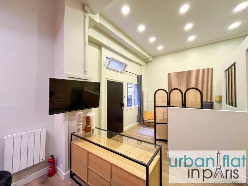 UrbanFlat 05 - Courtyard Apartment in Central Paris, Париж