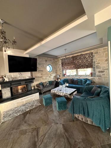 Porti villas in Agia Varvara