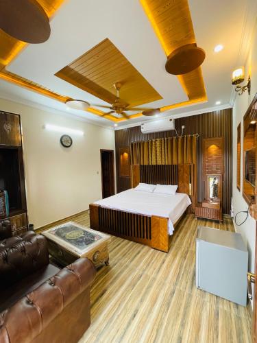Cama, Twin City Club in Rawalpindi