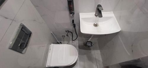 Raghav Vilas Luxury 2BHK Near Vishwanath Temple - image 3