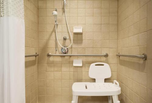 Hampton Inn & Suites Middletown - image 6
