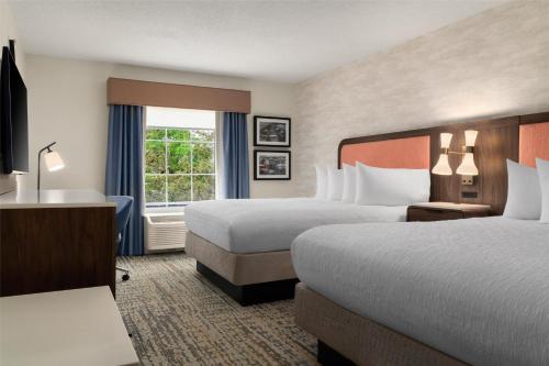 Hampton Inn & Suites Middletown - image 2