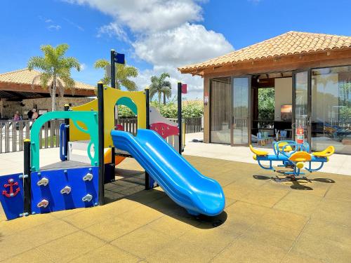 loc de joacă, Condomínio Clube Luxo Marina Privativa 5 Suítes (Condominio Clube Luxo Marina Privativa 5 Suites) in Praia Baia Formosa