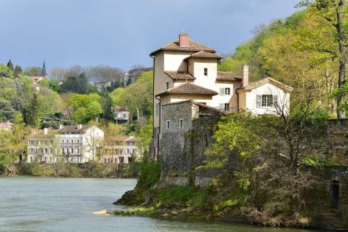 Nearby attraction, Cocon renove proche ile barbe in Le Bourg-Gare De Vaise