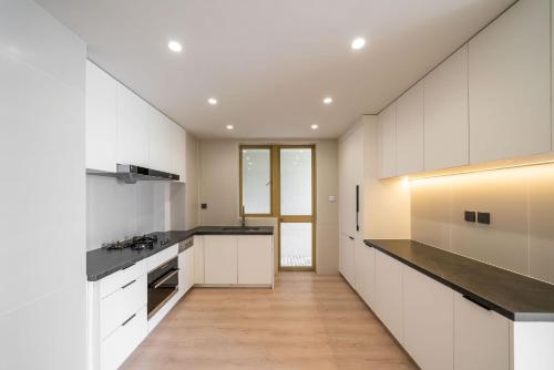 500-square-meter river view luxury home with elevator access near Yu Garden, Shanghai (photo 2)