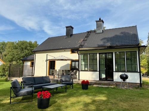 The Manor Wing, Lake View & Outdoor Spa in Vreta Kloster