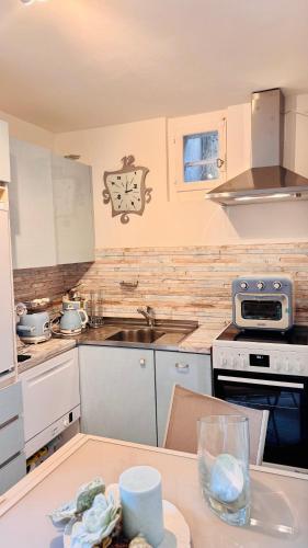 keuken, BB Opera in Belmont-sur-Lausanne