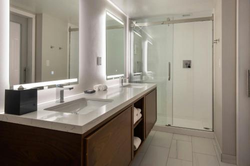 Tower Square Hotel Springfield - image 14