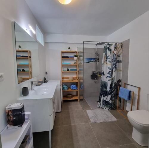 Logement bien équipé et tout confort (Logement bien equipe et tout confort) in Le Saint-Esprit