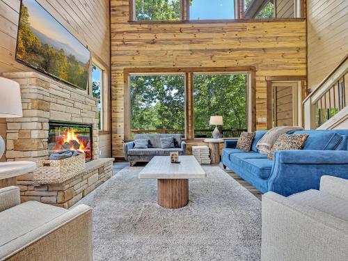 Heavenly Cove - Pool, Hot Tub, and Theatre, Sevierville