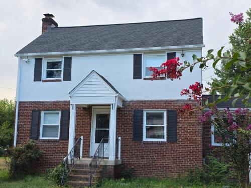 Cozy Home in Alexandria