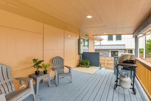 Modern Wheat Ridge Home about 5 Mi to Dtwn Denver near สวนสนุกเลคไซด์