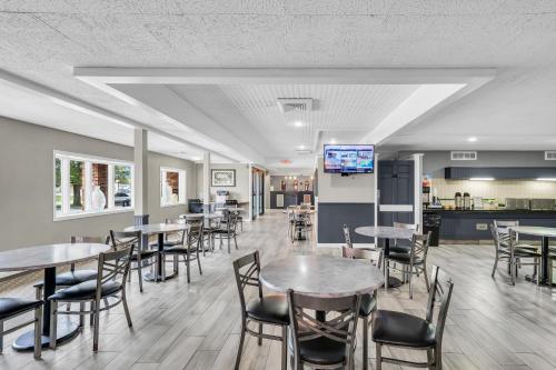 餐廳, Hotel O Suites & Conference Centre Urbana-Champaign University in 厄巴納