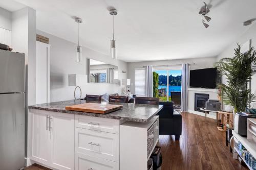 Lakefront 1 Bedroom and Den Suite on Shawnigan Lake in 桑尼根湖 (BC)