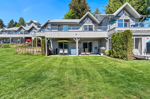 Lakefront 1 Bedroom and Den Suite on Shawnigan Lake in 桑尼根湖 (BC)