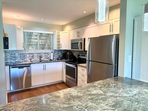 Lakefront 1 Bedroom and Den Suite on Shawnigan Lake in 桑尼根湖 (BC)