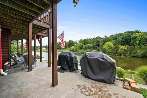 Lakeside Log Home, Private Dock, Near Ark! in ดราย ริดจ์ (KY)