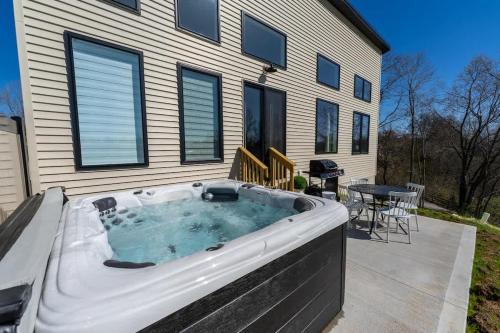 4BR, 2 & half Bath, Hot Tub, Private Parking, Near Ark in 德萊嶺