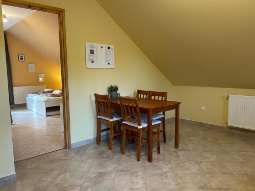 PatakLak Vendégház (PatakLak Vendeghaz) in Orfű