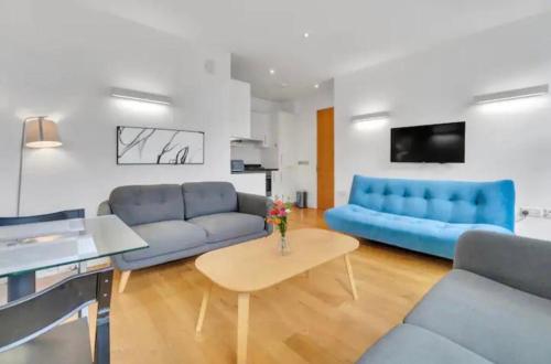 Flat 2 minutes Holborn Station